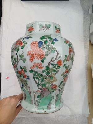 Lot 7 - A Chinese famille-verte vase and cover, Qing dynasty, Kangxi period