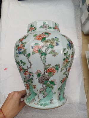 Lot 7 - A Chinese famille-verte vase and cover, Qing dynasty, Kangxi period