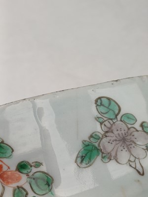 Lot 7 - A Chinese famille-verte vase and cover, Qing dynasty, Kangxi period