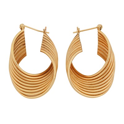 Lot 183 - A pair of ridged earrings