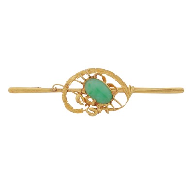 Lot 100 - A jade crab brooch