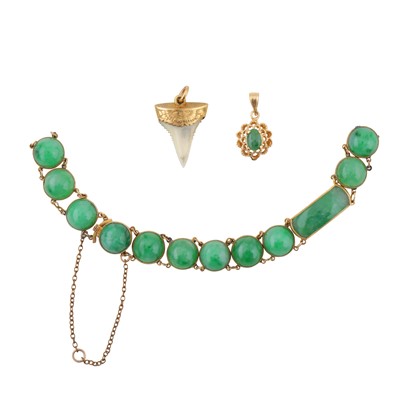 Lot 92 - Two pendants and a bracelet