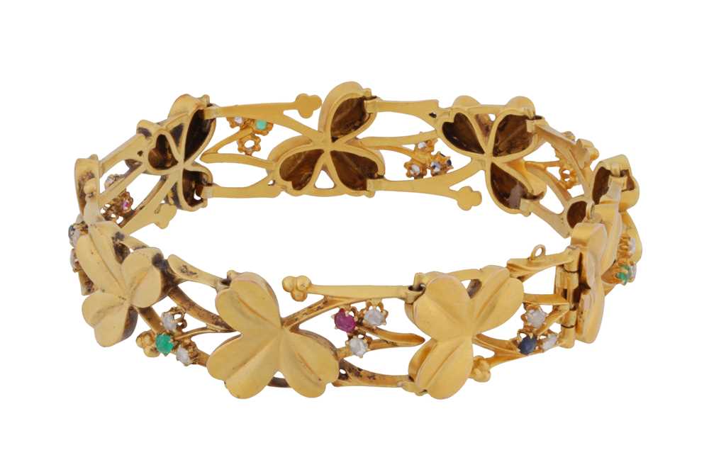 Lot 27 - A gem-set shamrock bracelet