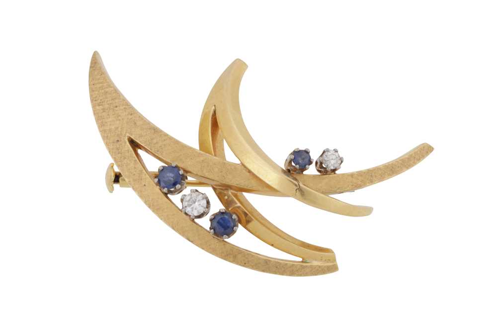 Lot 58 - A sapphire and diamond brooch