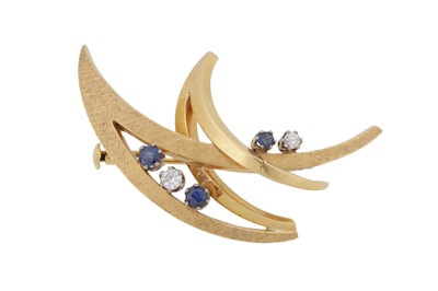 Lot 58 - A sapphire and diamond brooch