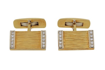 Lot 497 - A pair of diamond cufflinks