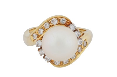 Lot 256 - A pearl and diamond ring