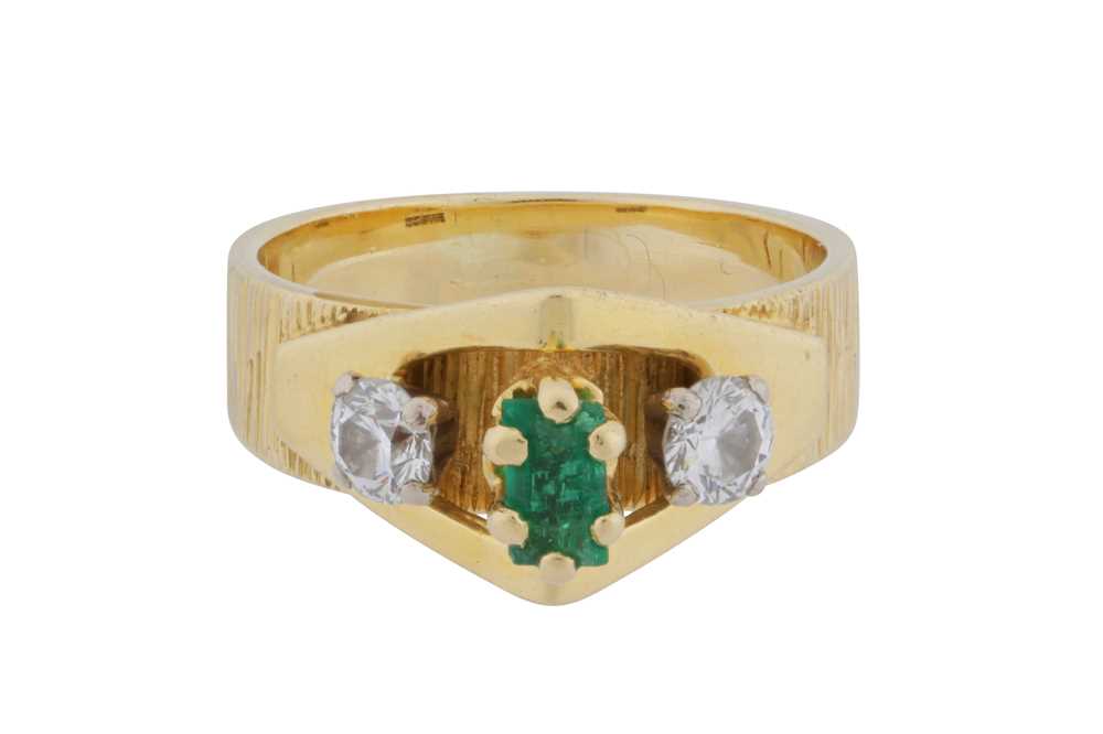 Lot 84 - An emerald and diamond three-stone ring