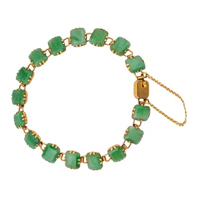Lot 106 - A jade bracelet
