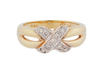 Lot 242 - A criss-cross diamond ring