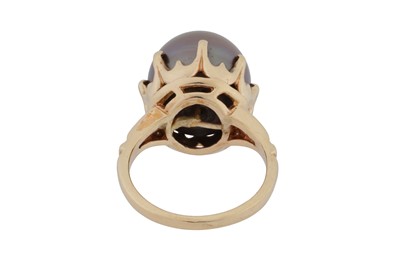 Lot 181 - A cultured pearl and diamond ring