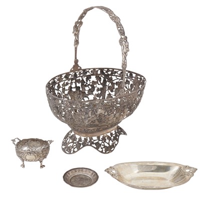 Lot 639 - A late 19th / early 20th century German silver swing handled basket, Hanau circa 1900
