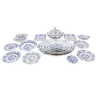 Lot 35 - A large group Meissen & Carl Teichert Onion Pattern porcelain dinnerware