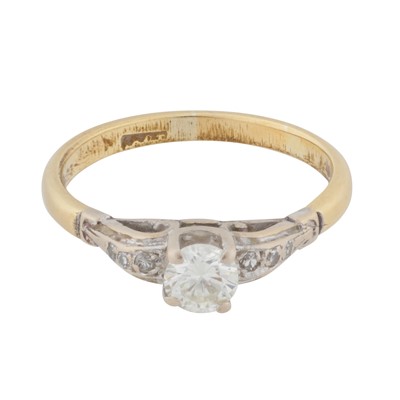 Lot 297 - A diamond ring