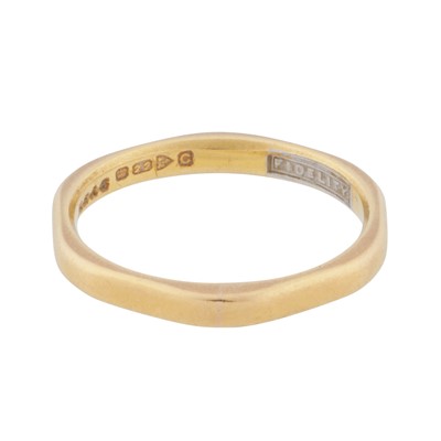 Lot 122 - An hexagonal band