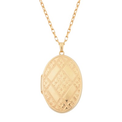 Lot 192 - A locket pendant necklace