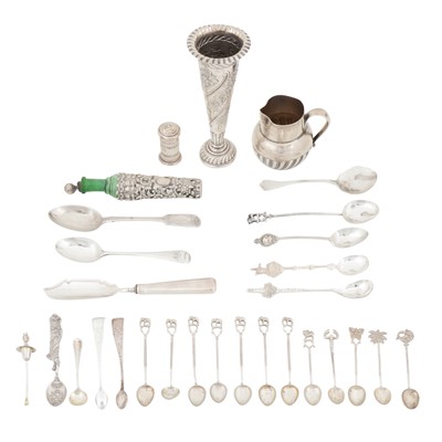 Lot 576 - A mixed group of sterling silver