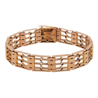 Lot 202 - A fancy link bracelet