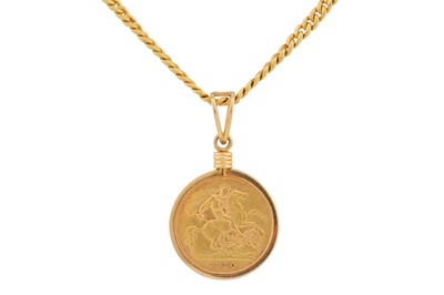 Lot 13 - A half sovereign chain necklace