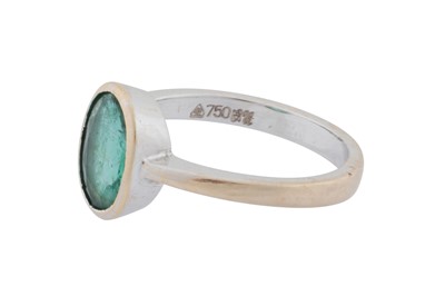 Lot 85 - An emerald single-stone ring