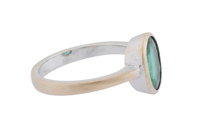 Lot 85 - An emerald single-stone ring