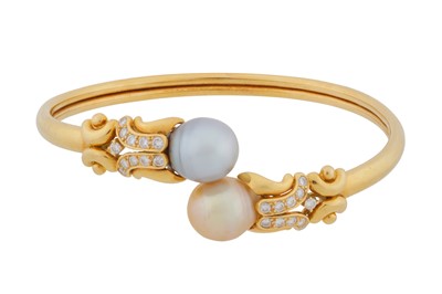 Lot 184 - A pearl and diamond bangle