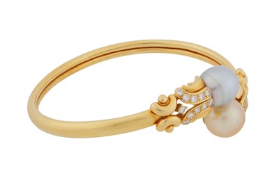 Lot 184 - A pearl and diamond bangle