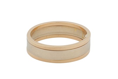 Lot 257 - A band ring