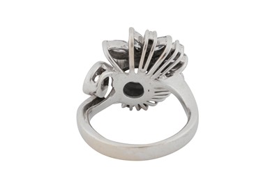 Lot 71 - An aquamarine and diamond ring