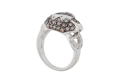 Lot 177 - A diamond dress ring