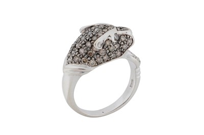 Lot 177 - A diamond dress ring