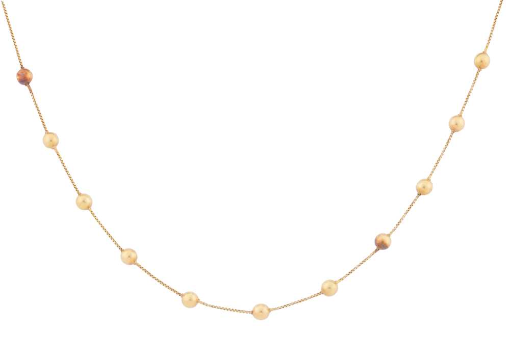 Lot 246 - A bead chain necklace