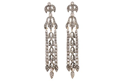 Lot 31 - Amrapali Ι A pair of diamond pendent earrings
