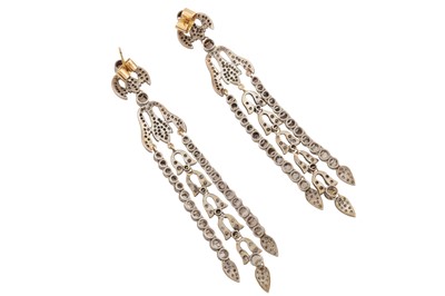 Lot 31 - Amrapali Ι A pair of diamond pendent earrings