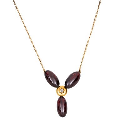 Lot 54 - A garnet and diamond pendant necklace