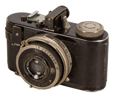 Lot 238 - A Mentor Dreivier 127 Film Camera
