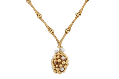 Lot 310 - A cultured pearl pendant necklace