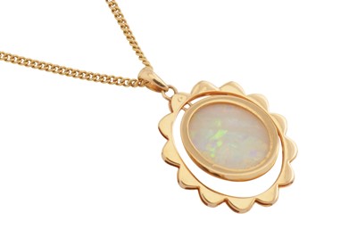 Lot 150 - An opal pendant necklace