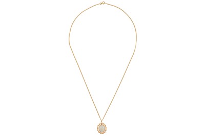 Lot 150 - An opal pendant necklace