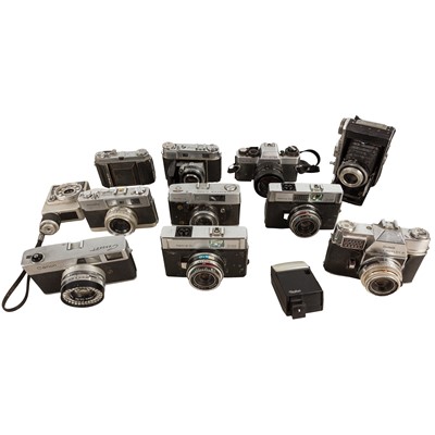 Lot 354 - A Selection of Mixed 20th Century Cameras
