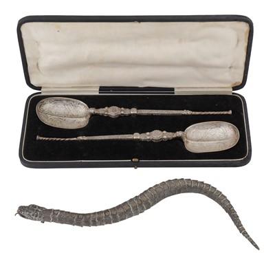Lot 539 - A cased pair of Edwardian sterling silver serving spoons, London 1902/03 by Sanders and Shepherd