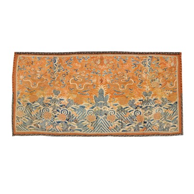 Lot A Chinese silk embroidered 'dragons' panel, Qing Dynasty, 19th century