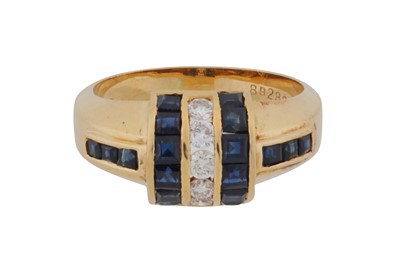 Lot 63 - A sapphire and diamond ring