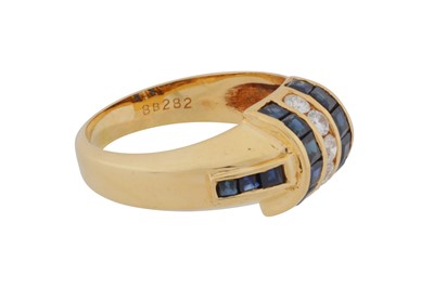 Lot 63 - A sapphire and diamond ring