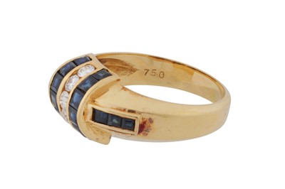 Lot 63 - A sapphire and diamond ring