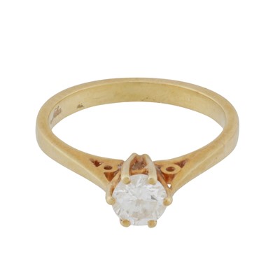 Lot 177 - A diamond single stone ring