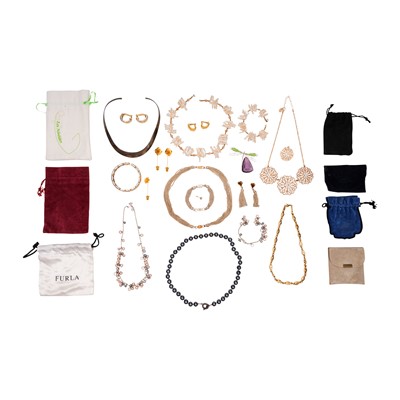 Lot 288 - A group of silver and costume jewellery