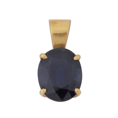 Lot 73 - A sapphire pendant
