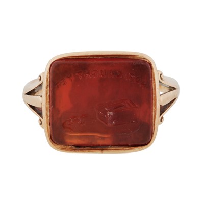 Lot 52 - A carnelian seal ring