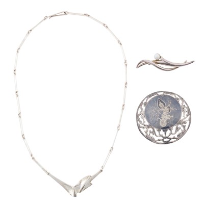Lot 359 - A collection of jewellery